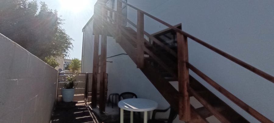 To Let 2 Bedroom Property for Rent in Westcliff Western Cape
